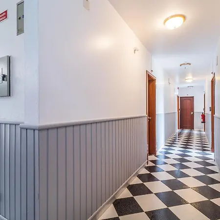 Center Apartment *