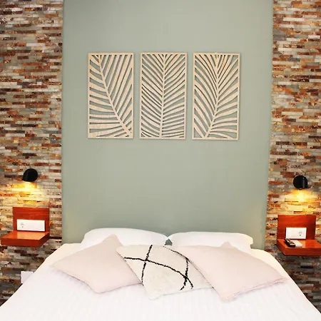 Center Apartment *
